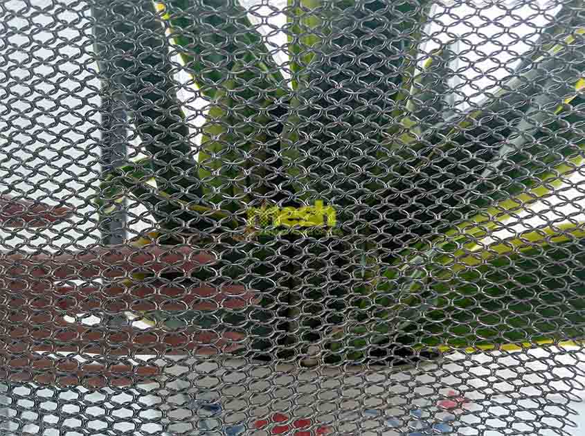 What are the fire-resistant properties of Ring Mesh Curtain