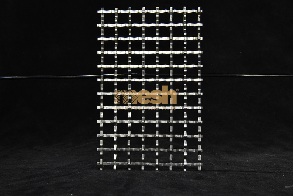 Accurate Laying of Architectural Woven Mesh: Ensuring a Flat and Even Fence